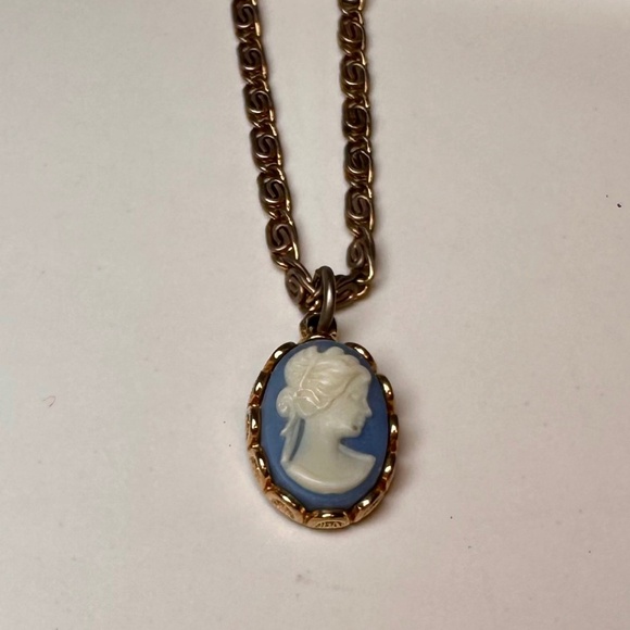 Avon Jewelry - Vintage Avon Blue Cameo Pendant Necklace – Gold Tone Chain